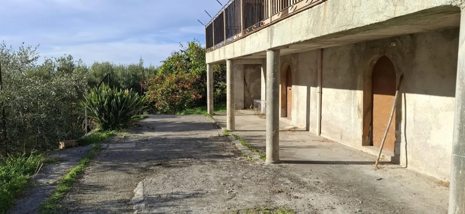 Il portico al piano terra